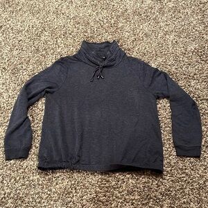 Cable and Gauge ladies size large long sleeved top